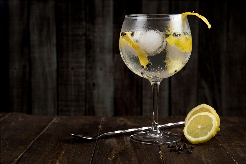 A Complete Guide to Cocktail Photography
